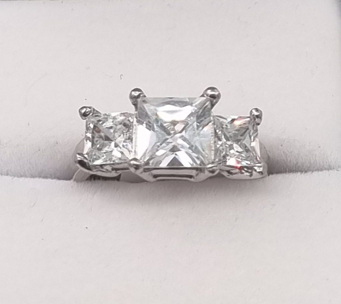 Close-up of a high clarity round brilliant cut diamond clarity South Africa
